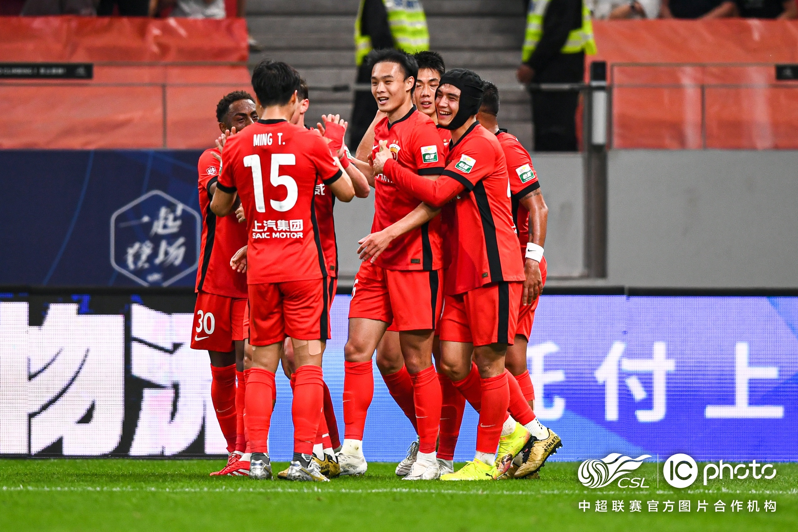 关于赛后突围战来临;广州队围绕葡超强势反弹;压力陡增;阵容厚度经受考验的信息 关于赛后突围战来临;广州队围绕葡超强势反弹;压力陡增;阵容厚度经受考验的信息