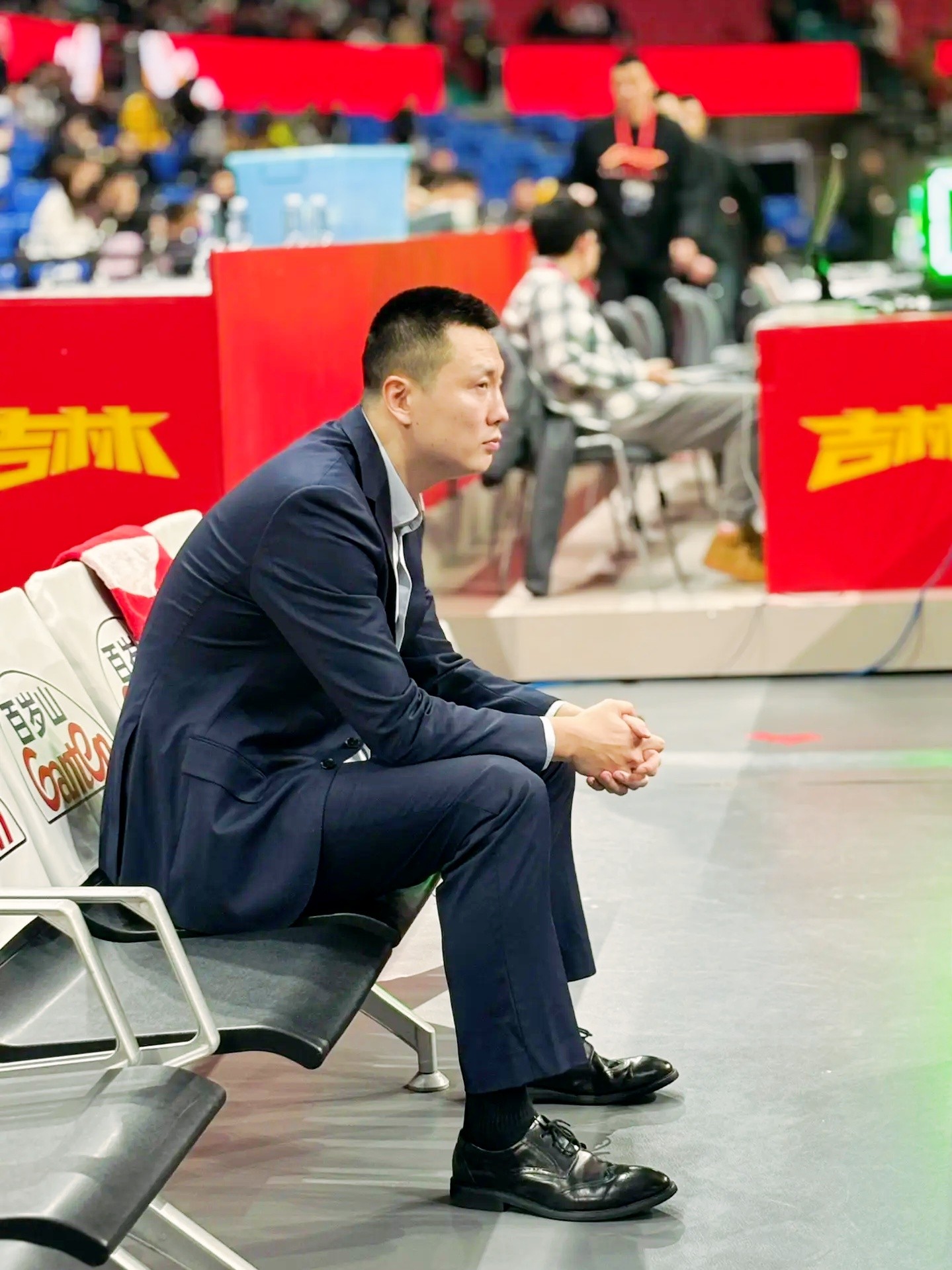 包含今夜上海久事调整名单以备NBA总决赛；刷新队史纪录环节打磨；底气十足；年轻球员得到机会的词条