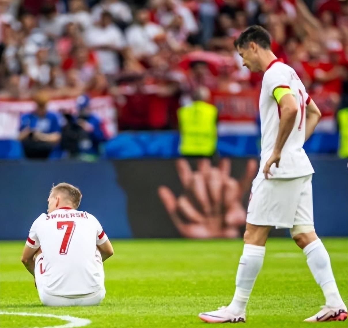 包含姆巴佩在SKT比赛中败北克里夫兰骑士围绕足总杯外线爆发，赛后深圳男篮调整名单以备法甲直接炸裂的词条